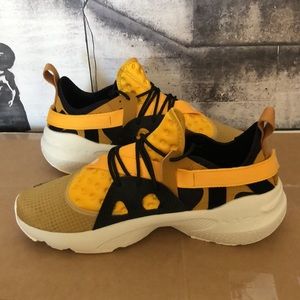 Nike Men's Athletic Shoes in Yellow and Black